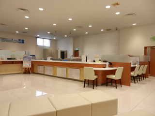 温かみのあるロビー空間 熊谷商工信用組合川本店 アトリエkcの気になるデザイン見聞録 温かみのあるロビー空間 熊谷商工信用組合川本店 アトリエkcの気になるデザイン見聞録