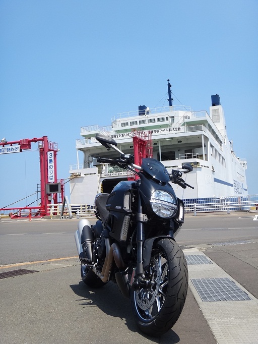 Diavel が津軽海峡を渡ってやってきた_f0004270_22134454.jpg