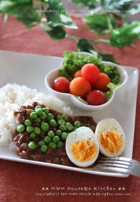 休日ごはん　☆　簡単ひき肉カレー♪_c0139375_14596100.jpg