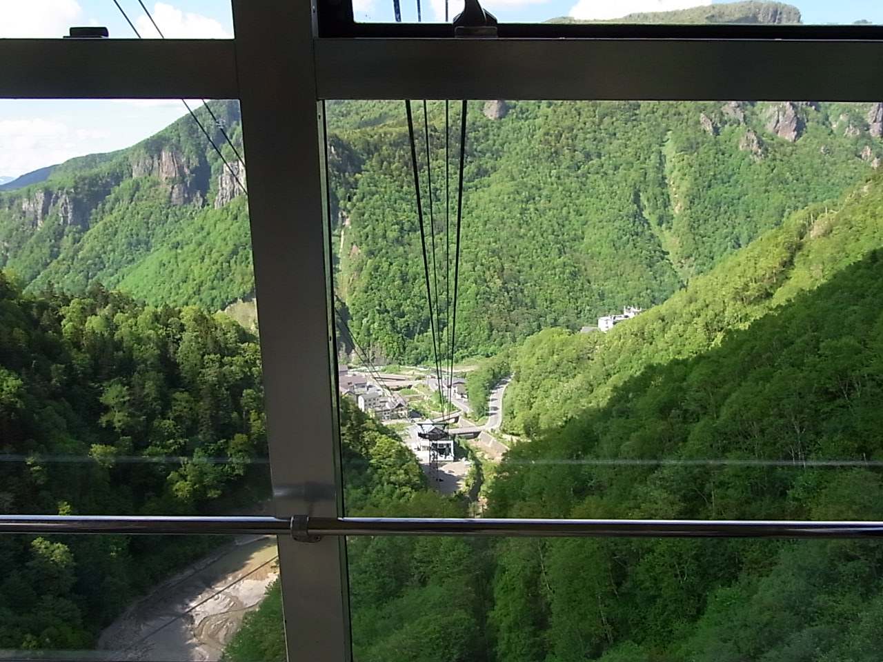 2011.6.17 大雪山へ 旭岳ー黒岳 大雪銀座縦走 その4（北鎮岳雪渓下-黒岳ロープウェイ）_b0219778_2194067.jpg