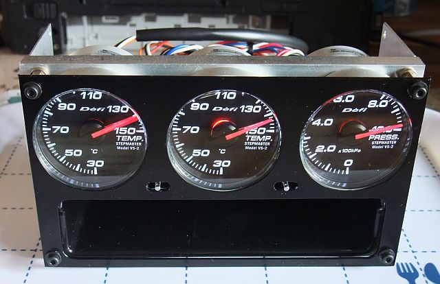 Defi Racer Gauge ３連メーターパネル ユニット完成♪_e0146484_14502915.jpg