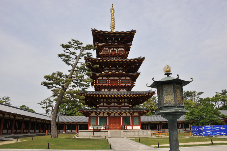 薬師寺 と 玄奘三蔵院 (奈良)_a0042310_9244745.jpg