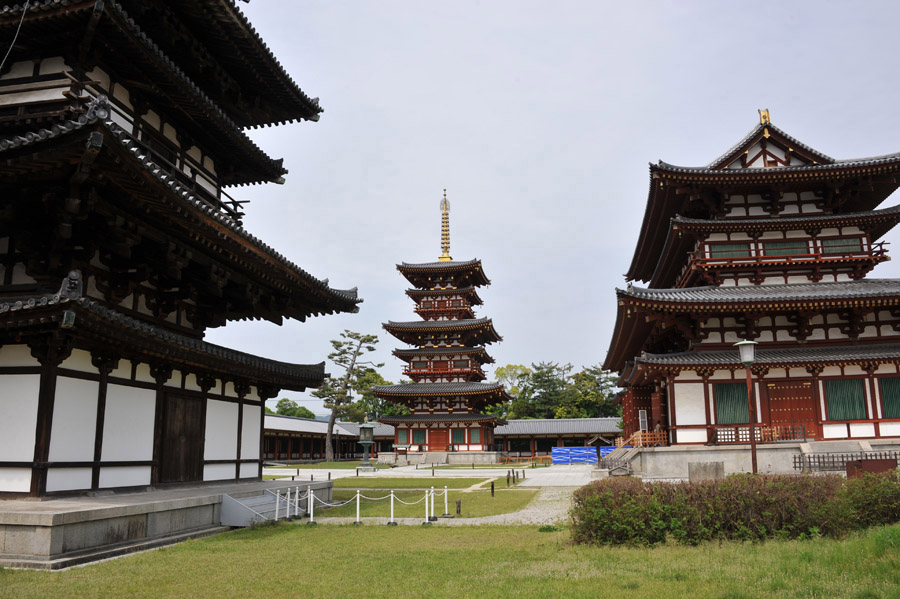 薬師寺 と 玄奘三蔵院 (奈良)_a0042310_9264932.jpg