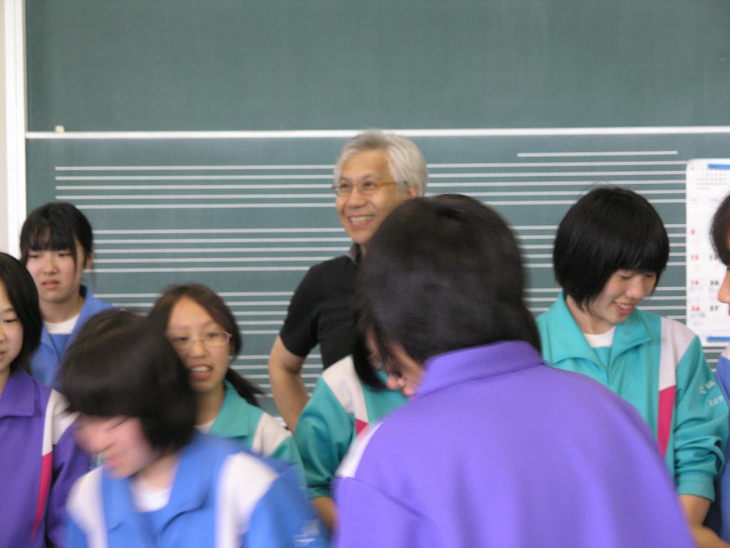 ６月１８日大槌中学吹奏楽部に楽器を贈呈しました！_b0213134_1021517.jpg