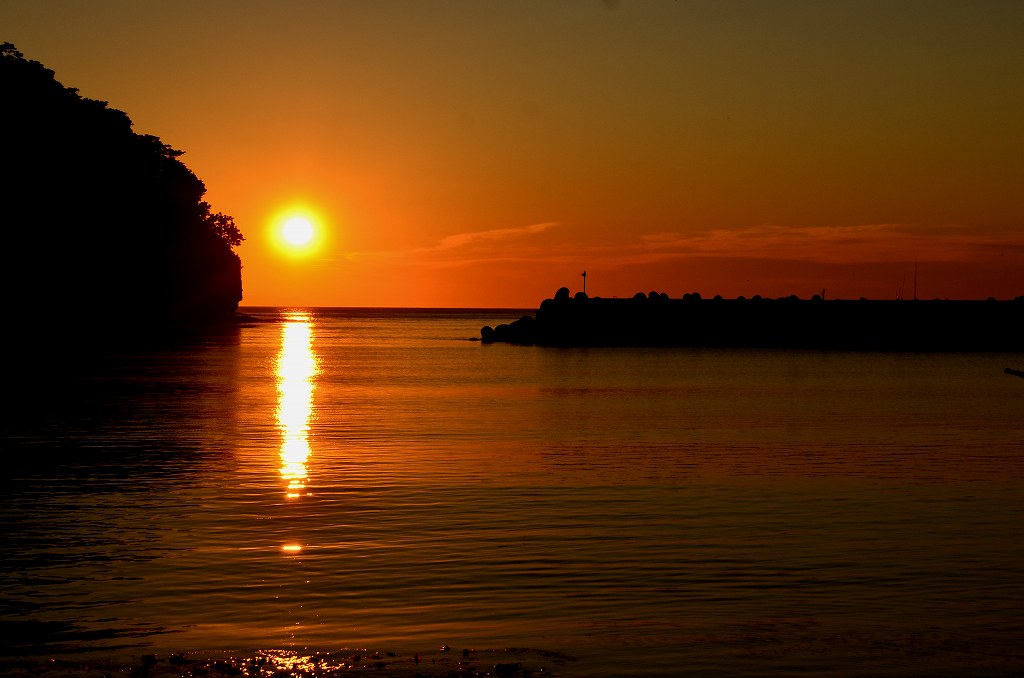 海辺で沈む夕日に癒されて_e0130986_1853526.jpg