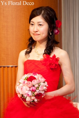 赤いドレスに合わせるピンクのブーケ_b0113510_2255122.jpg