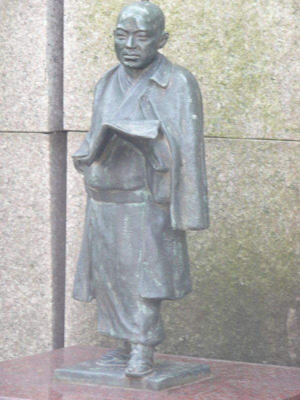 東遊園地にある加納宗七像　on　2011-6-21_b0118987_650346.jpg