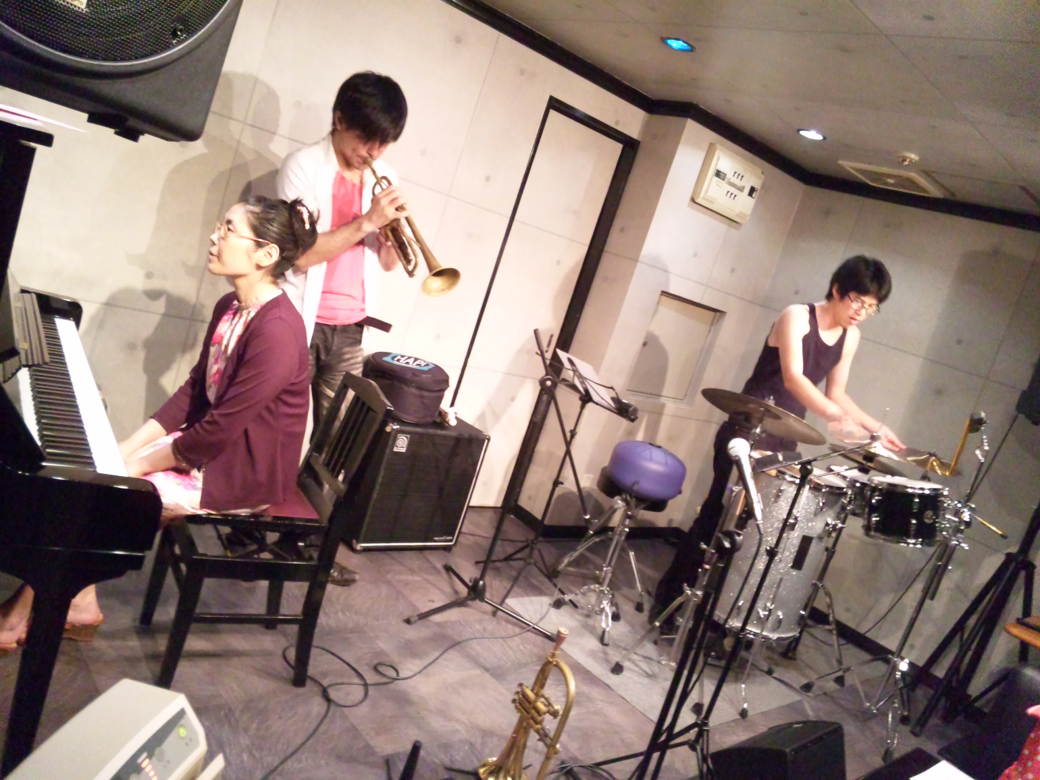 木曜日 今日のライブ _b0115606_1205498.jpg
