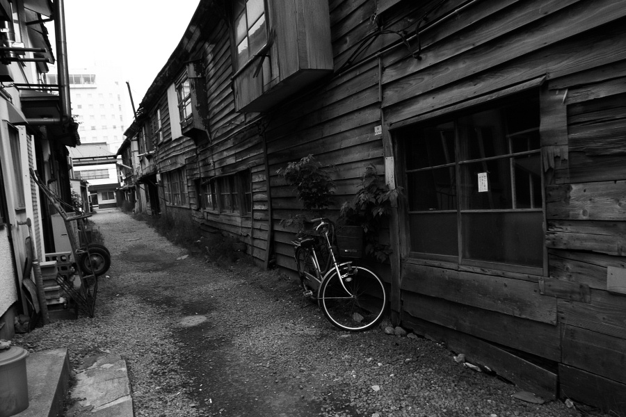 100mの路地_e0051186_224656.jpg