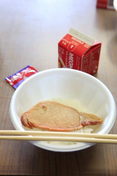 ★【写真つき】：これ、石巻市雄勝中学校の給食なんです。　　　　_a0028694_141311.jpg