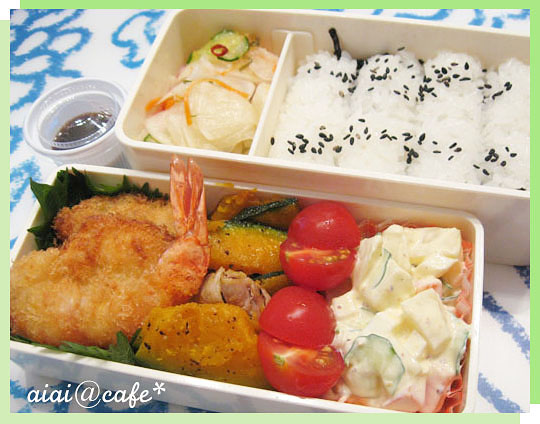 王道弁当？海老フライとハンバーグ_a0056451_2214344.jpg