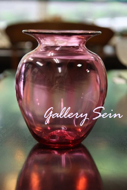 ビクトリアンのクランベリーガラス花瓶」 : 坐韻通信 （ざいんつうしん）