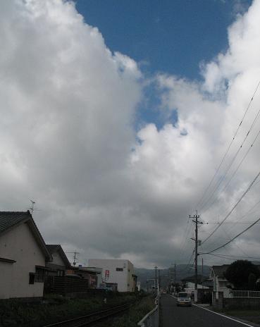 大きな雲が青空を流れる朝に２種類を焙煎_e0130185_9315534.jpg