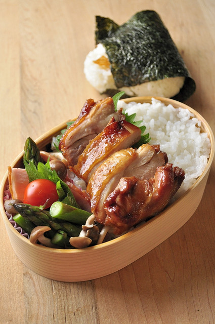 鶏の醤油焼き弁当_b0171098_8482142.jpg