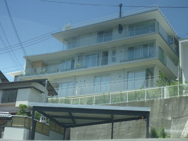 シャワーとサウナの豪邸_b0054727_14221795.jpg