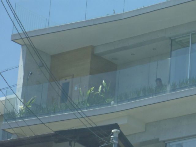 シャワーとサウナの豪邸_b0054727_1426186.jpg