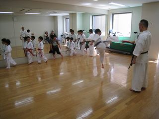 土曜日は空手! 宮の沢教室、麻生道場 _c0118332_21531565.jpg