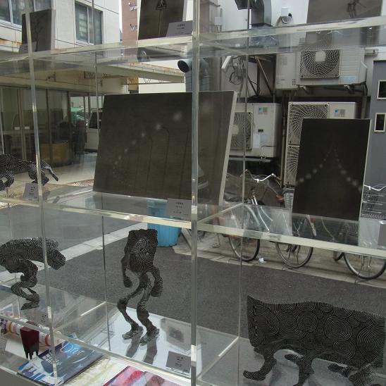 アクリル棚 モノクローム小展示 作品紹介_e0184298_1763591.jpg