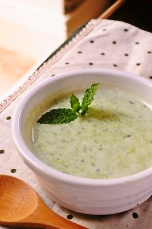 Green Pea and Mint Soup (グリンピースとミントのスープ)_d0104926_5373473.jpg