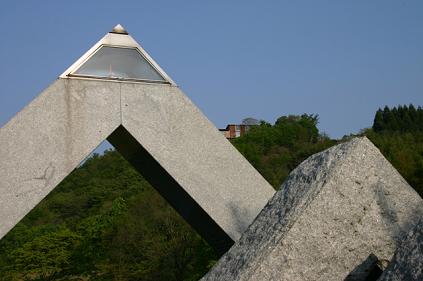 バチカンとWTCの彫刻 Sphere の類似性と311 by そら_c0139575_21422020.jpg