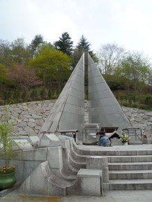 バチカンとWTCの彫刻 Sphere の類似性と311 by そら_c0139575_221347.jpg