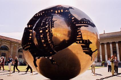 バチカンとWTCの彫刻 Sphere の類似性と311  by そら_c0139575_22385432.jpg