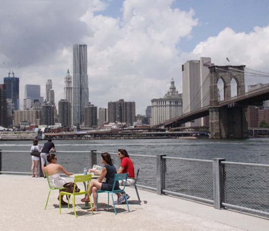 夏のニューヨークにピッタリなBrooklyn Bridge Parkの桟橋公園（ピア１、ピア６）_b0007805_2331481.jpg