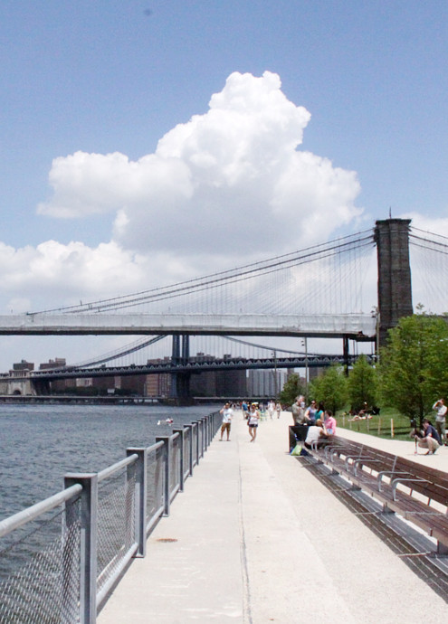 夏のニューヨークにピッタリなBrooklyn Bridge Parkの桟橋公園（ピア１、ピア６）_b0007805_2342135.jpg