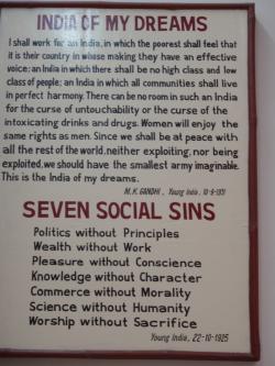 マハトマ・ガンジー　「7つの社会的な罪」_d0235522_2314429.jpg