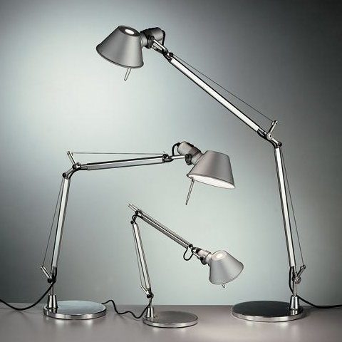 ★Artemideを代表する20世紀の銘品TOLOMEO(トロメオ)。特徴を一言で表現するなら『究極の機能美』_c0156359_17205516.jpg