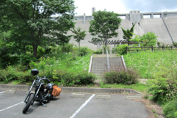 犬連れで川遊びできる川 in 群馬 ～四万川ダム～_b0169489_12553953.jpg