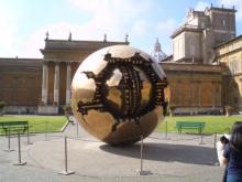 バチカンとWTCの彫刻 Sphere の類似性と311　<２> by そら_c0139575_449249.jpg