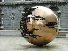 バチカンとWTCの彫刻 Sphere の類似性と311　<２> by そら_c0139575_4495922.jpg