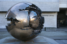 バチカンとWTCの彫刻 Sphere の類似性と311　<２> by そら_c0139575_451421.jpg