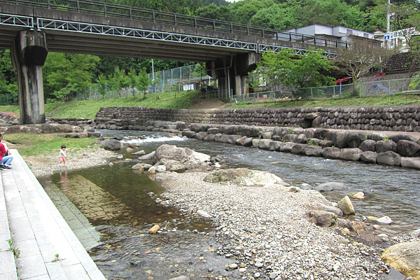 犬連れで川遊びできる川 in 群馬 ～晩釣せせらぎ公園～_b0169489_11153766.jpg