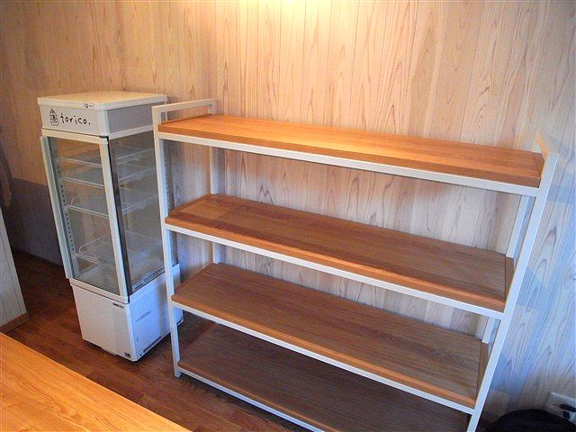 まだまだ空っぽの箱ですが。_c0116714_1483866.jpg