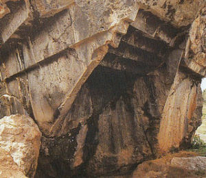 死を象徴する世界と神聖なパワー_b0213435_16233314.jpg