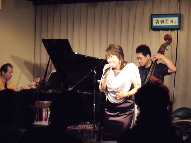 荒川和子ライブ_c0229062_1852186.jpg