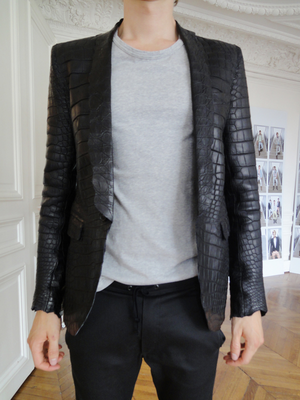 BALMAIN ベルト付きクロップドジャケット 【関税込】 ウールトロ ワッシャータンブラー / ホスピタルジャケット