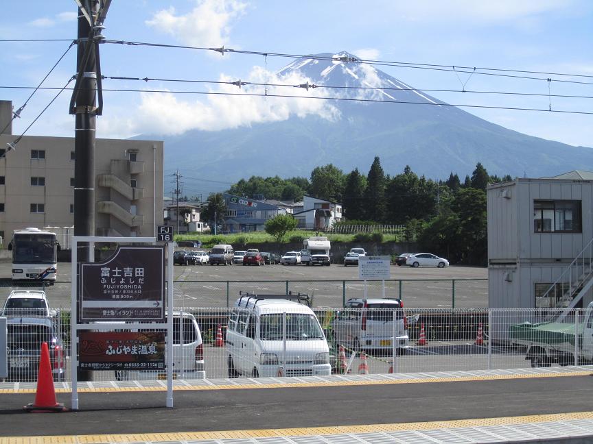 今日限りの富士山麓の風景_f0030574_2340461.jpg