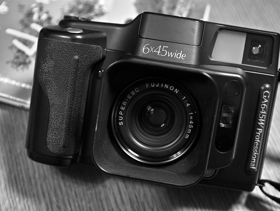 FUJI GA645W 山岳写真ファンに向けたコンパクトな中判カメラ FUJI GA645W 山岳写真ファンに向けたコンパクトな中判カメラ