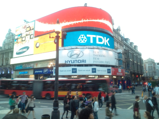 TDK万歳!心を打たれた...真に国際的な都市、95%がヨソ者の街:LONDONより♬_b0032617_09394.jpg
