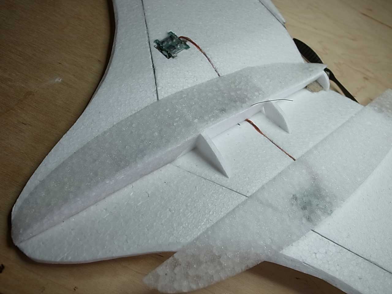 無尾翼機BFW メカ搭載 ロールアウト_d0067943_1435338.jpg