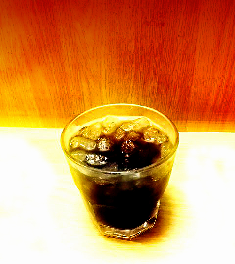 アプリのClassicCameraで撮った　アイスコーヒー　もう一つなんだよな_d0008994_028756.jpg