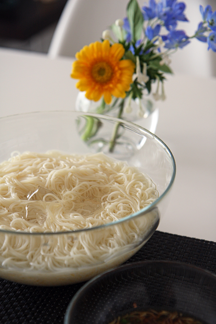 今日のお昼はそうめん_c0025895_14185337.jpg