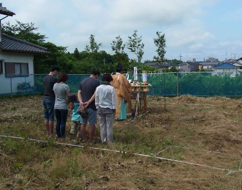猛暑の中の地鎮祭。_a0059217_10142997.jpg