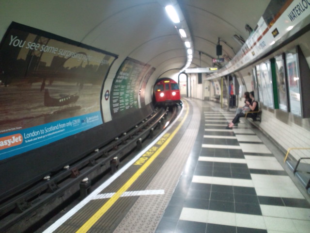 最高の日曜日♪ヾ(^▽^)ノfrom WATERLOO LONDON 今日も終電だよ〜って…帰れるかな?(^_^;)_b0032617_9381659.jpg
