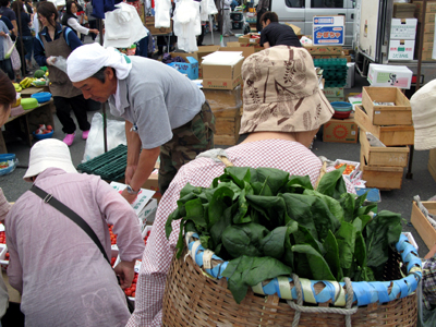 館鼻岸壁の朝市再開！_e0132433_1711058.jpg