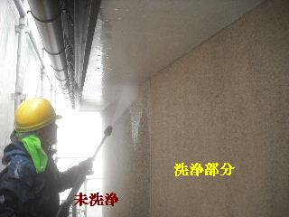 震災被害後の塗装工事・・初日高圧洗浄_f0031037_2049932.jpg
