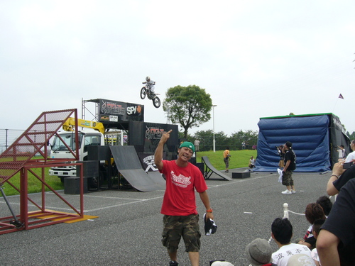強風の中・・・_a0193460_8562021.jpg